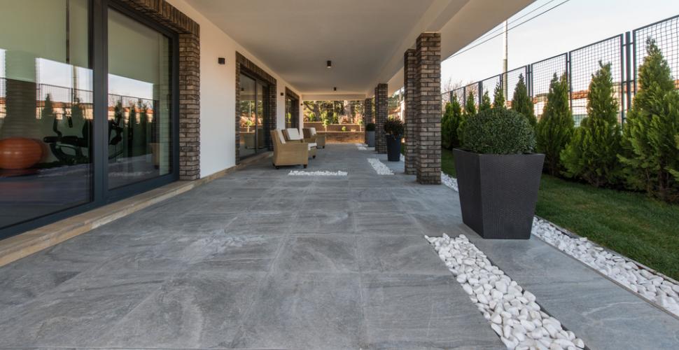 Quelle couleur choisir pour un carrelage de terrasse